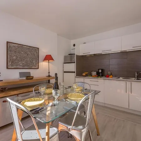Sleeps 2 Apartament